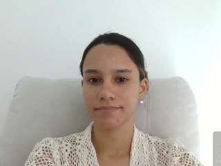 kelayabrunette