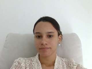 kelayabrunette