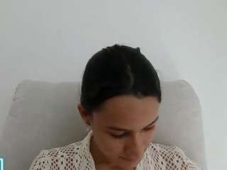 kelayabrunette