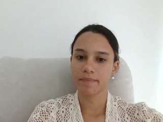 kelayabrunette
