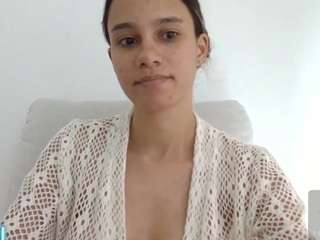 kelayabrunette