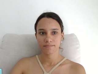 kelayabrunette