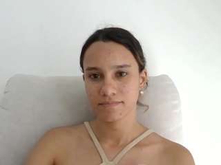kelayabrunette