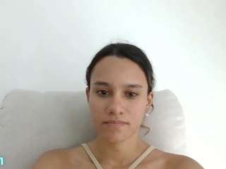 kelayabrunette
