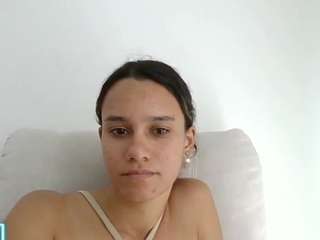 kelayabrunette