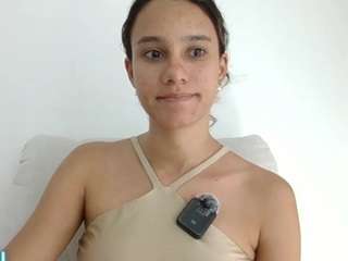 kelayabrunette