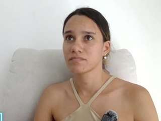 kelayabrunette