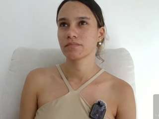 kelayabrunette