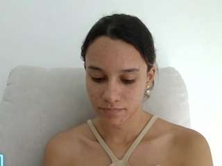 kelayabrunette