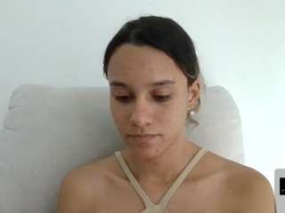 kelayabrunette