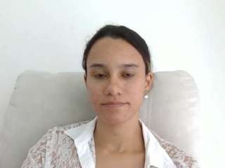 kelayabrunette