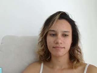 kelayabrunette