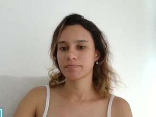 kelayabrunette