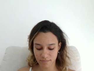 kelayabrunette