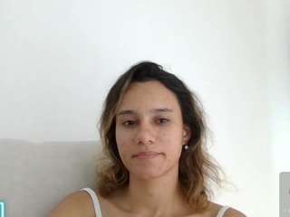 kelayabrunette