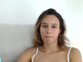 kelayabrunette