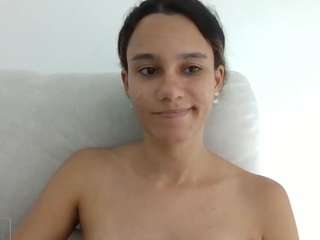 kelayabrunette