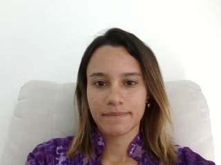 kelayabrunette