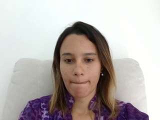 kelayabrunette