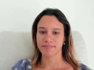 kelayabrunette