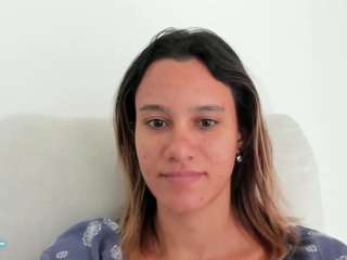 kelayabrunette