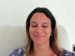 kelayabrunette