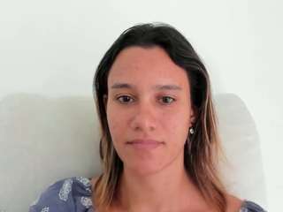 kelayabrunette