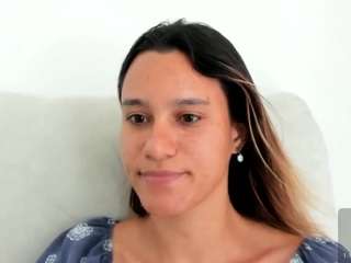 kelayabrunette