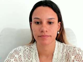 kelayabrunette