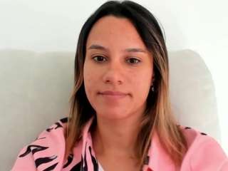 kelayabrunette