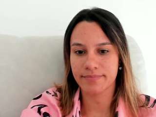 kelayabrunette