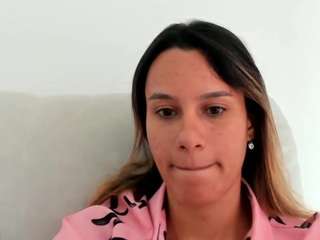 kelayabrunette