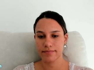 kelayabrunette
