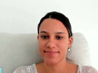 kelayabrunette live webcam show