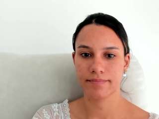 kelayabrunette