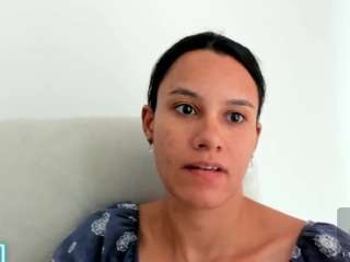 kelayabrunette