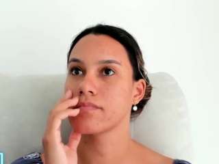 kelayabrunette live webcam show