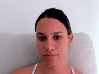 kelayabrunette
