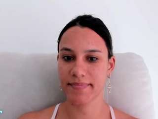 kelayabrunette live webcam show
