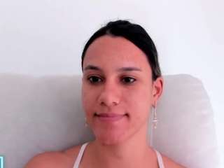 kelayabrunette
