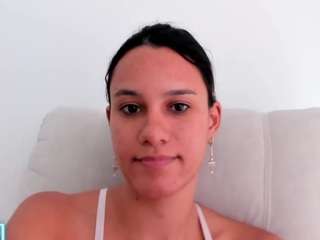 kelayabrunette