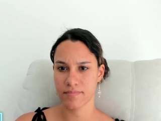 kelayabrunette