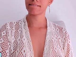 kelayabrunette
