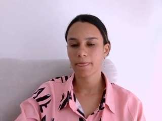 kelayabrunette