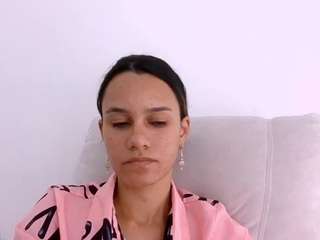 kelayabrunette