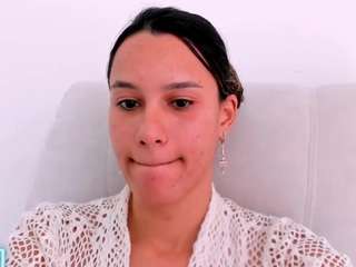 kelayabrunette