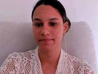 kelayabrunette