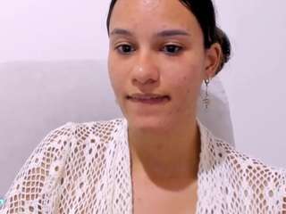 kelayabrunette