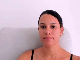 kelayabrunette