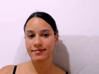 kelayabrunette